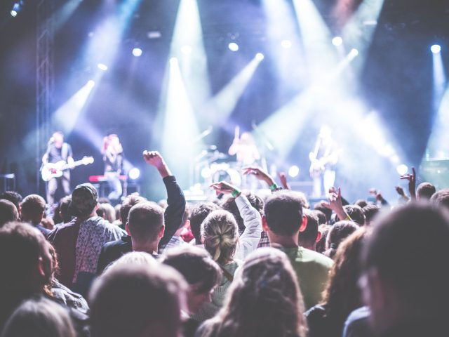 L’annulation de la tournée de Patrick Bruel : un coup dur pour les festivals et les festivaliers